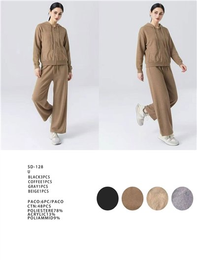 Conjunto chaqueta de punto con capucha y pantalón 2