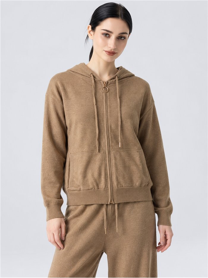 Conjunto chaqueta de punto con capucha y pantalón
