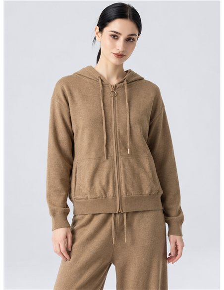 Conjunto chaqueta de punto con capucha y pantalón