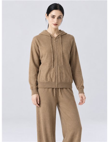 Conjunto chaqueta de punto con capucha y pantalón