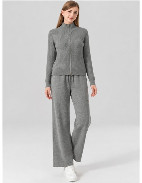 Conjunto chaqueta de punto cuello alto y pantalón
