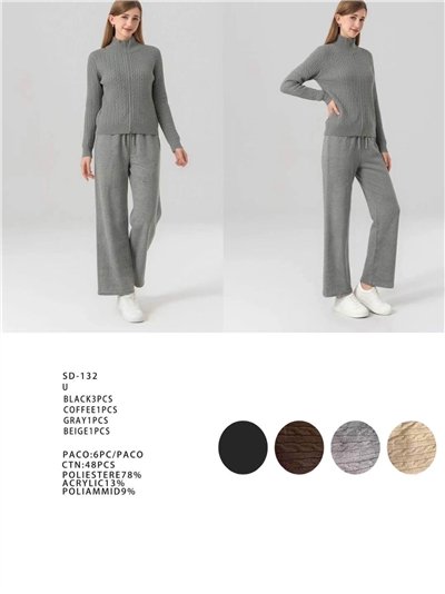 Conjunto chaqueta de punto cuello alto y pantalón 2