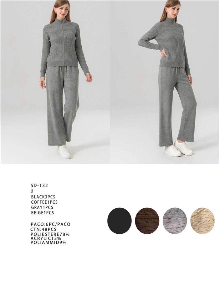 Conjunto chaqueta de punto cuello alto y pantalón