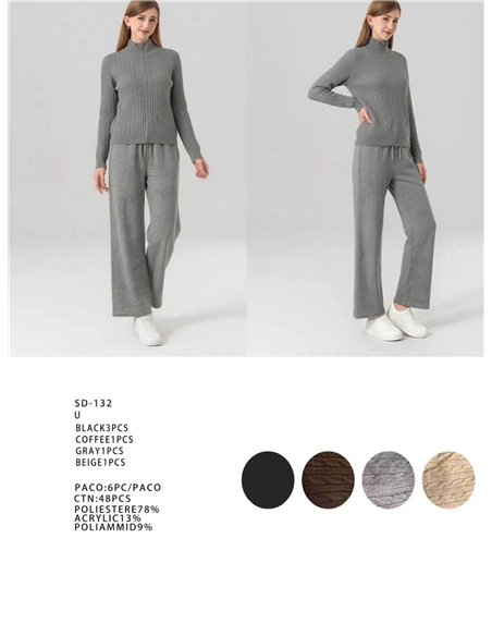 Conjunto chaqueta de punto cuello alto y pantalón