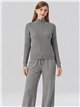 Conjunto chaqueta de punto cuello alto y pantalón