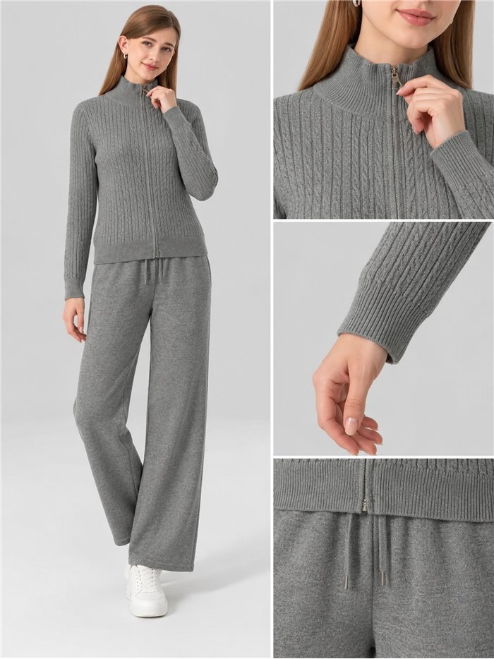 Conjunto chaqueta de punto cuello alto y pantalón