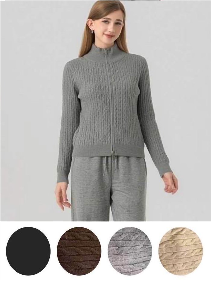 Conjunto chaqueta de punto cuello alto y pantalón