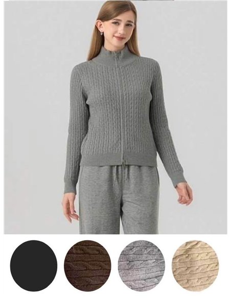 Conjunto chaqueta de punto cuello alto y pantalón