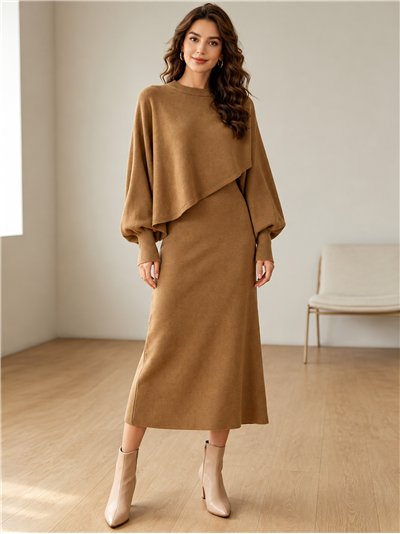 Set aus asymmetrischem Pullover und Midikleid