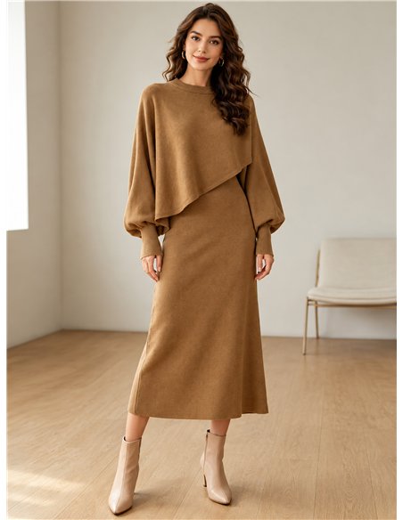 Set aus asymmetrischem Pullover und Midikleid