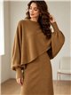 Set aus asymmetrischem Pullover und Midikleid