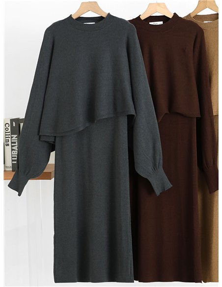 Set aus asymmetrischem Pullover und Midikleid
