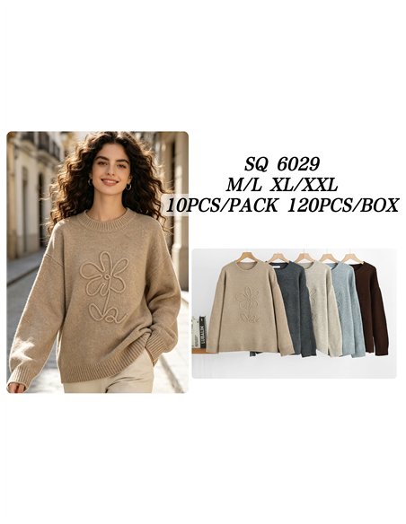 Pull tricoté à fleurs brodées