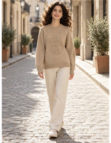 Pull tricoté à fleurs brodées