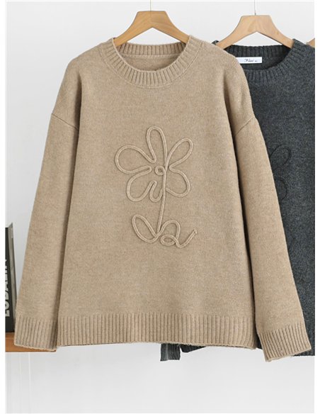 Pull tricoté à fleurs brodées