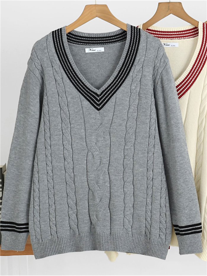 Pull en maille à col V et torsades