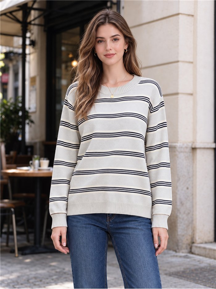 Fein gestreifter Strickpullover