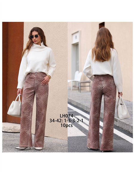 calça jeans de perna larga com estampa animal