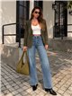 Calça jeans vintage de perna larga com faixa
