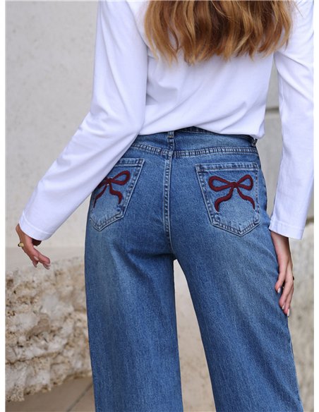 Jeans wide leg con lazos bordados