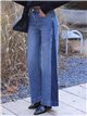 Calça jeans de perna larga com costura frontal contrastante.