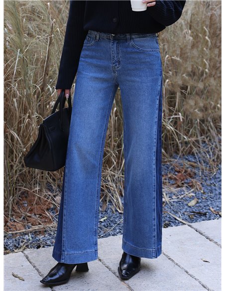 Calça jeans de perna larga com costura frontal contrastante.