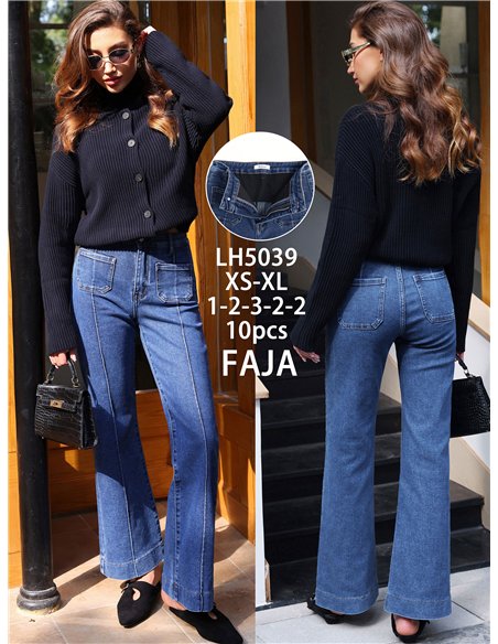 Jeans wide leg azul con faja y bolsillos