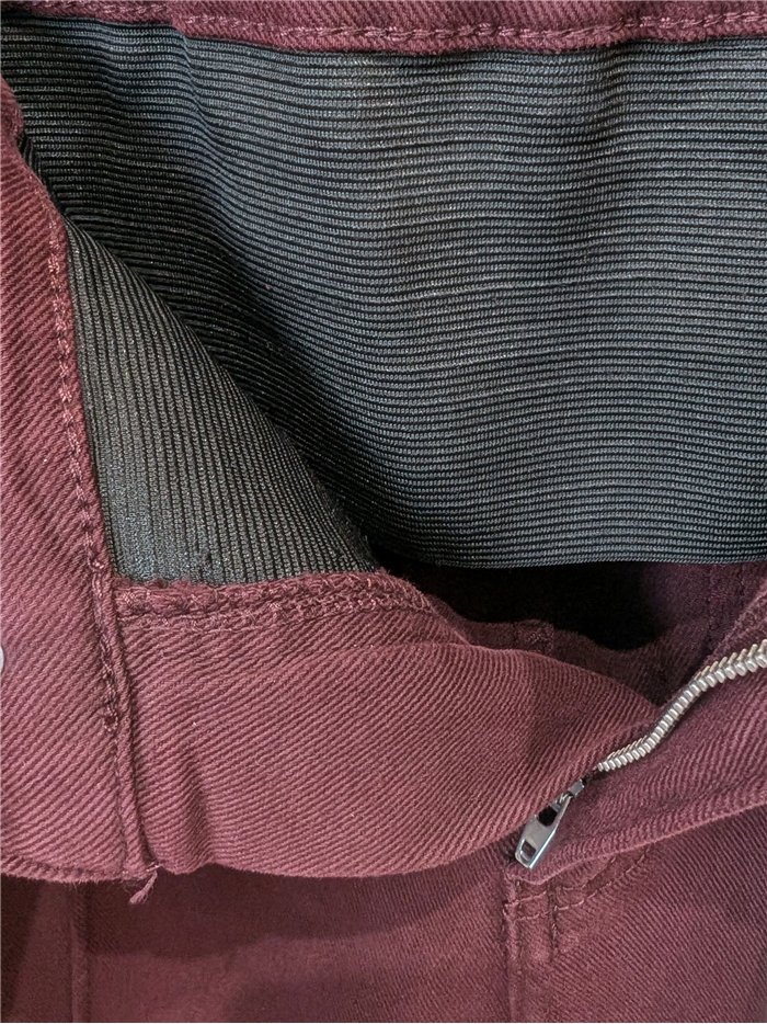 Jeans wide leg vino con faja y bolsillos