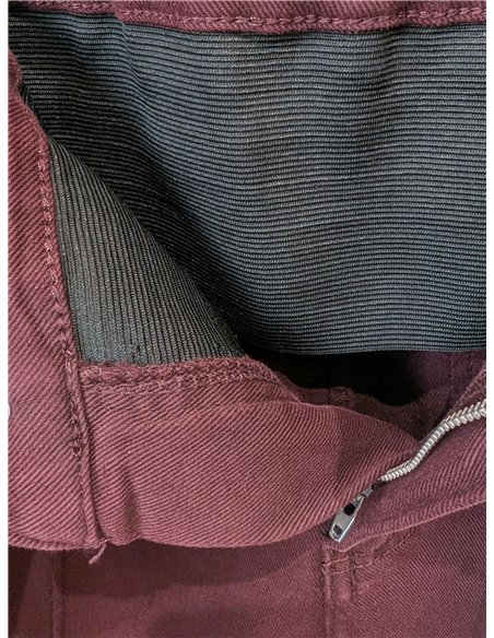 Jeans wide leg vino con faja y bolsillos