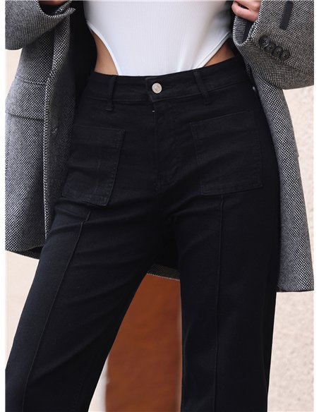 Jeans wide leg negro con bolsillos de plastrón