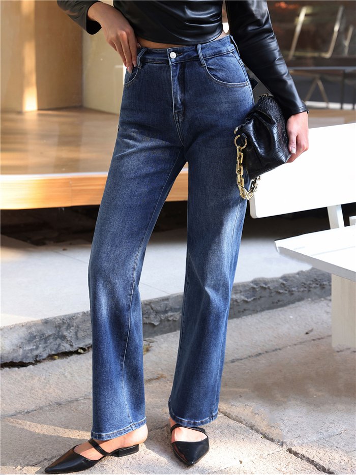 Jeans wide leg con faja y bolsillos con solapa