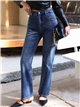 Jeans wide leg con faja y bolsillos con solapa