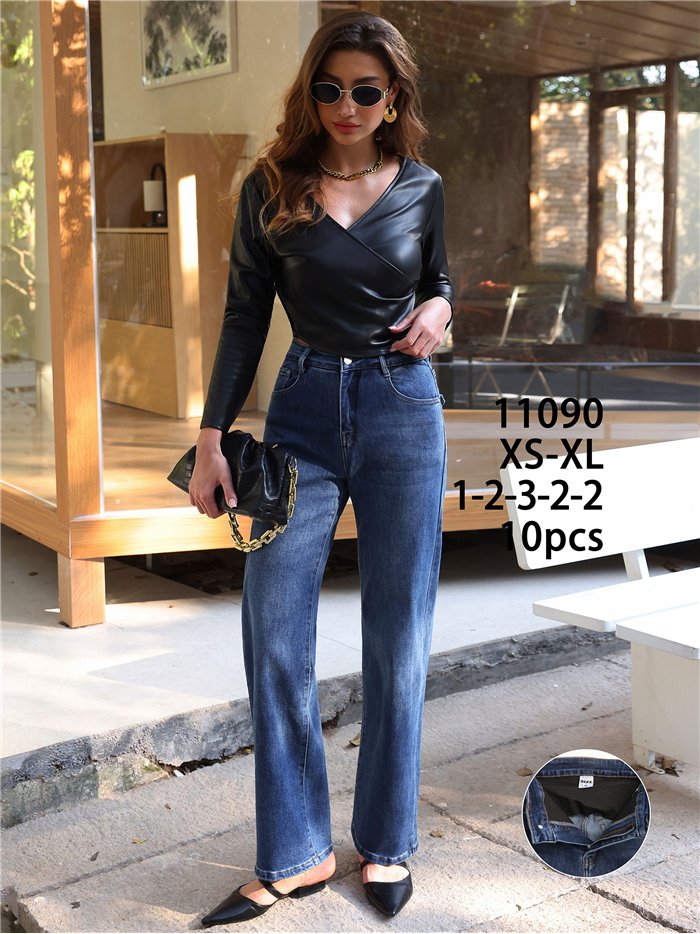 Jeans wide leg con faja y bolsillos con solapa