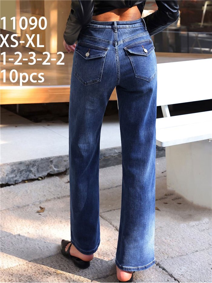 Jeans wide leg con faja y bolsillos con solapa