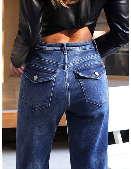 Jeans wide leg con faja y bolsillos con solapa