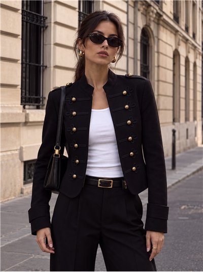 Chaqueta militar con alamares