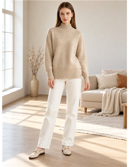 Rollkragenpullover mit seitlichen Knöpfen