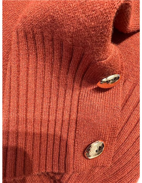 Rollkragenpullover mit seitlichen Knöpfen
