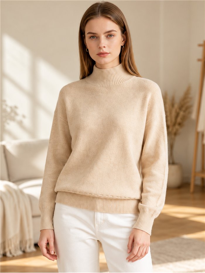 Rollkragenpullover mit Ziernähten