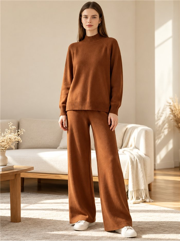 Conjunto jersey cuello alto y pantalón