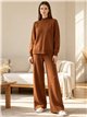 Conjunto jersey cuello alto y pantalón