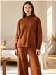 Conjunto jersey cuello alto y pantalón