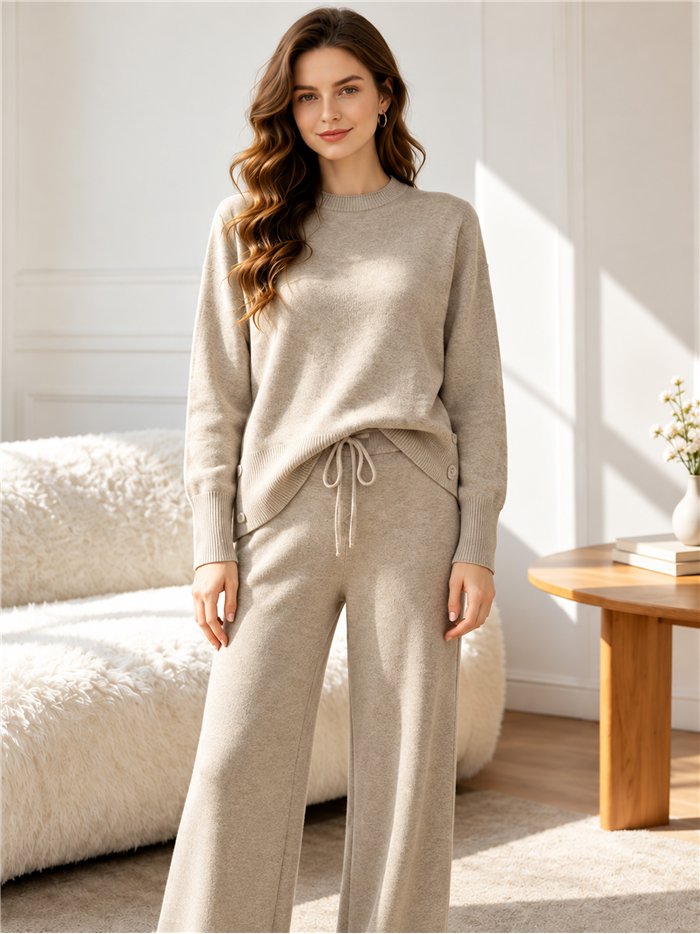 Conjunto jersey con botones laterales y pantalón