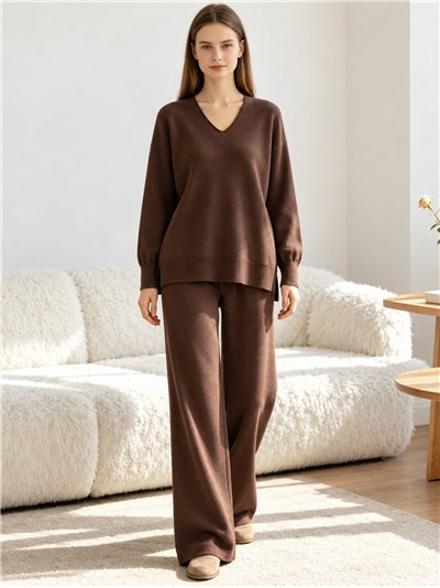 Conjunto jersey cuello pico y pantalón