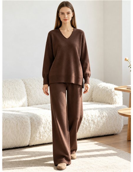 Conjunto jersey cuello pico y pantalón