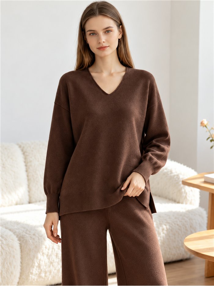 Conjunto jersey cuello pico y pantalón