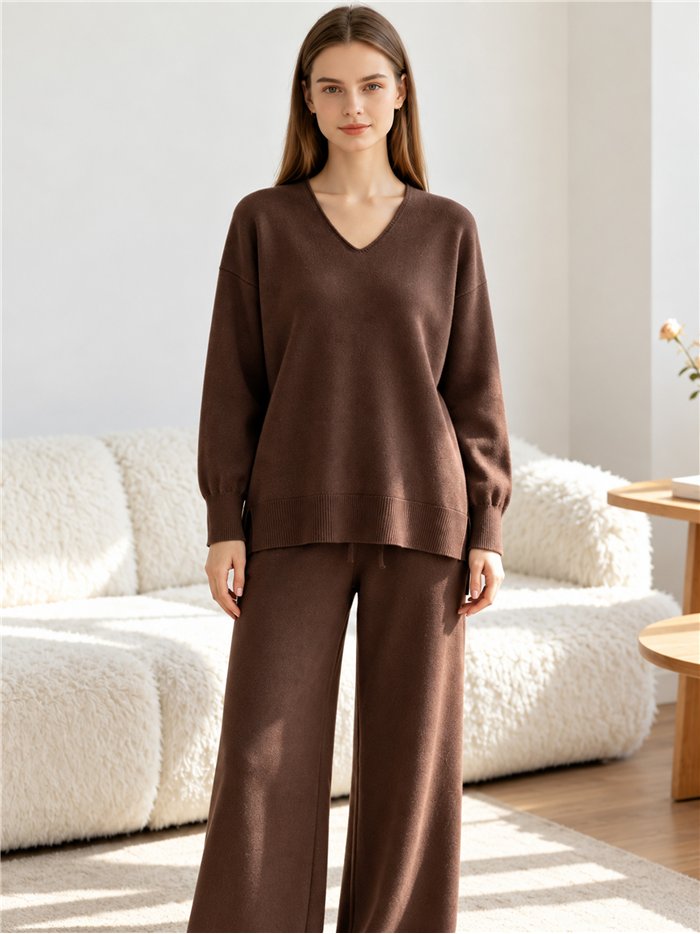 Conjunto jersey cuello pico y pantalón