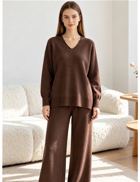 Conjunto jersey cuello pico y pantalón