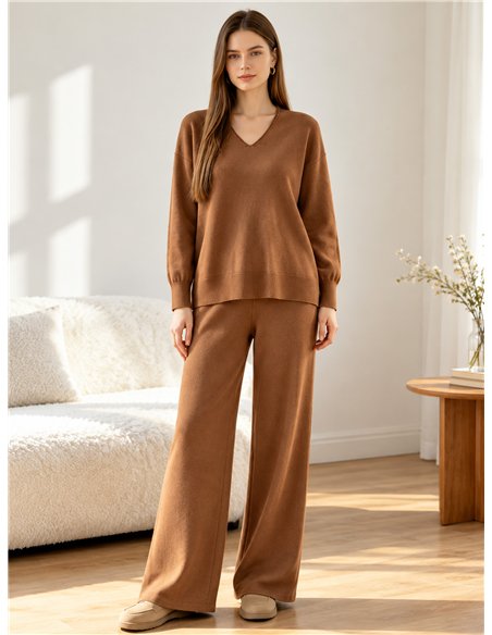 Conjunto jersey cuello pico y pantalón
