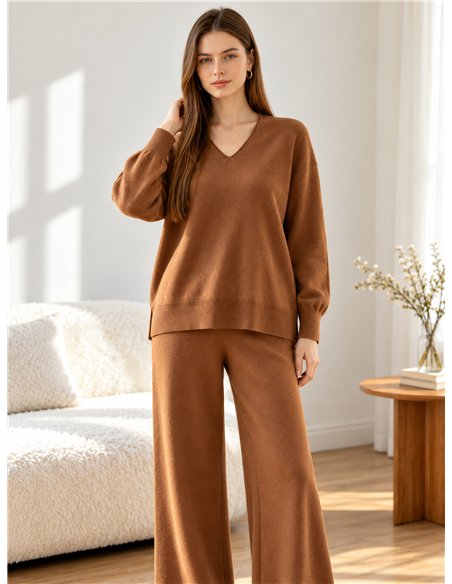 Conjunto jersey cuello pico y pantalón
